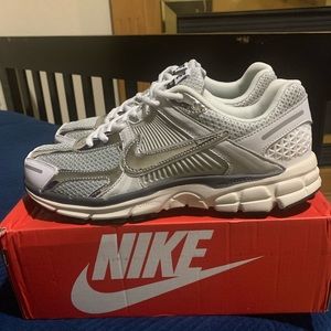 Nike Vomero 5 brand new size 11 men